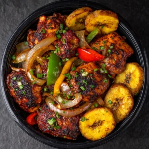 Poulet Directeur Général, avec poivron, légumes et bananes plantain